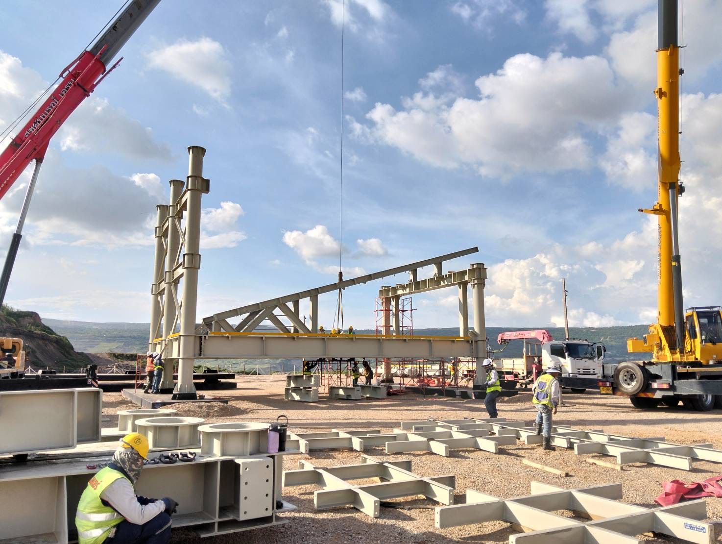 Steel structure erection at an industrial plant by Deeconstruction Group