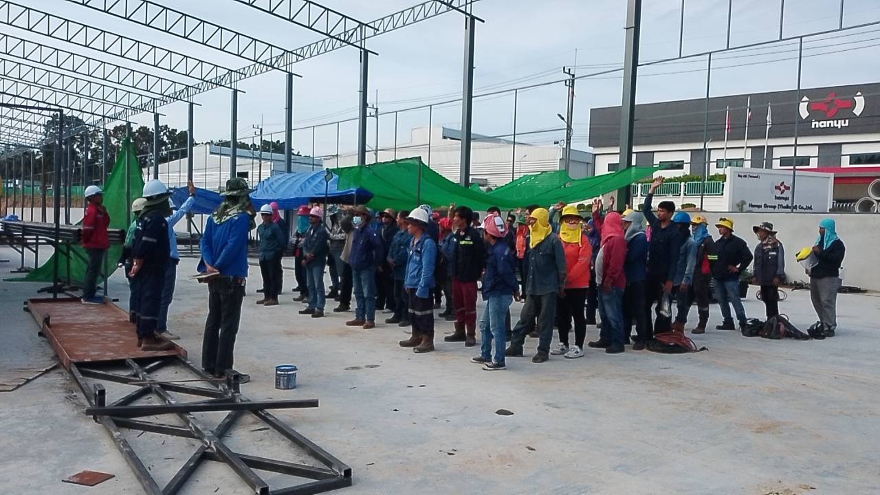 Deeconstruction Group team holding a safety briefing before work begins